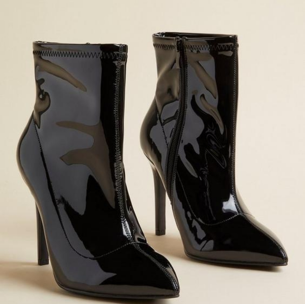 ** BRAND NEW ** Stretch Pointed Toe Heel Bootie (WW) Size 8.5